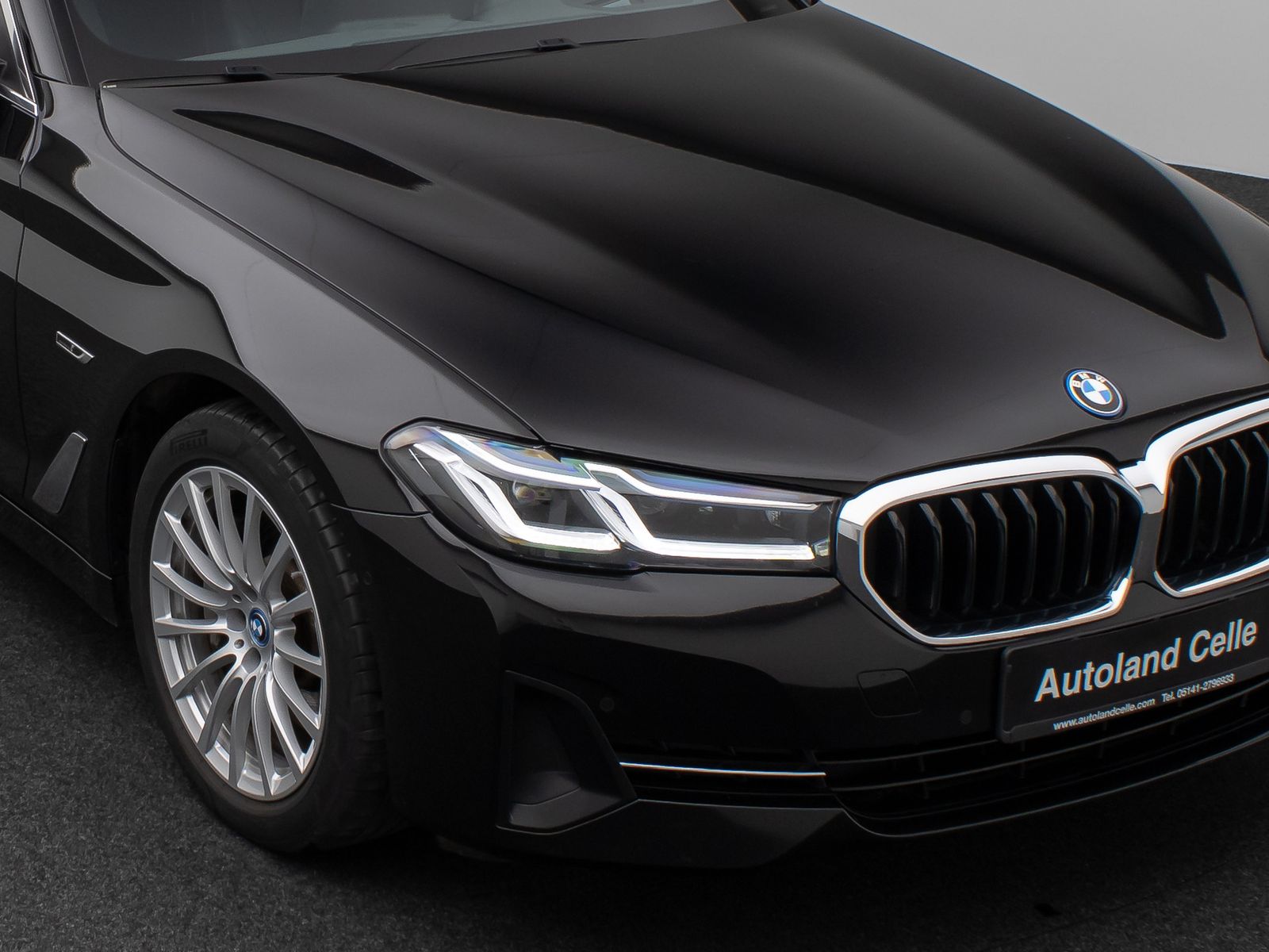 Fahrzeugabbildung BMW 530e Kamera Laser HUD DAB AHK Komfort AlarmLeder