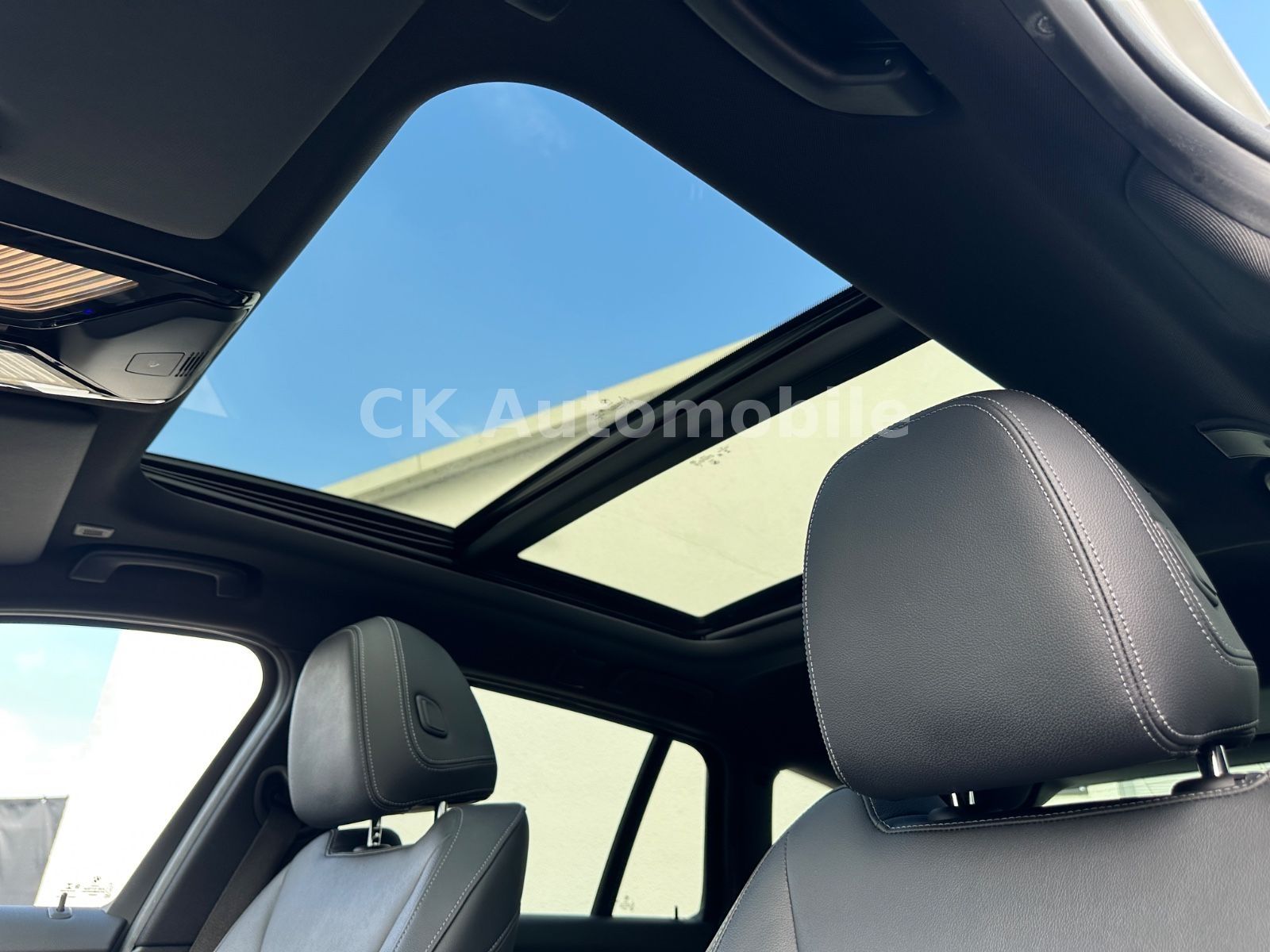 Fahrzeugabbildung BMW M340i Touring xDrive/Navi/HeadUP/Pano/360°