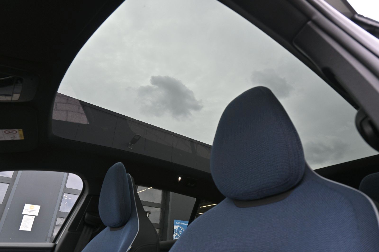 Fahrzeugabbildung Volvo EX30 Cross Country Ultra Twin Motor Performance