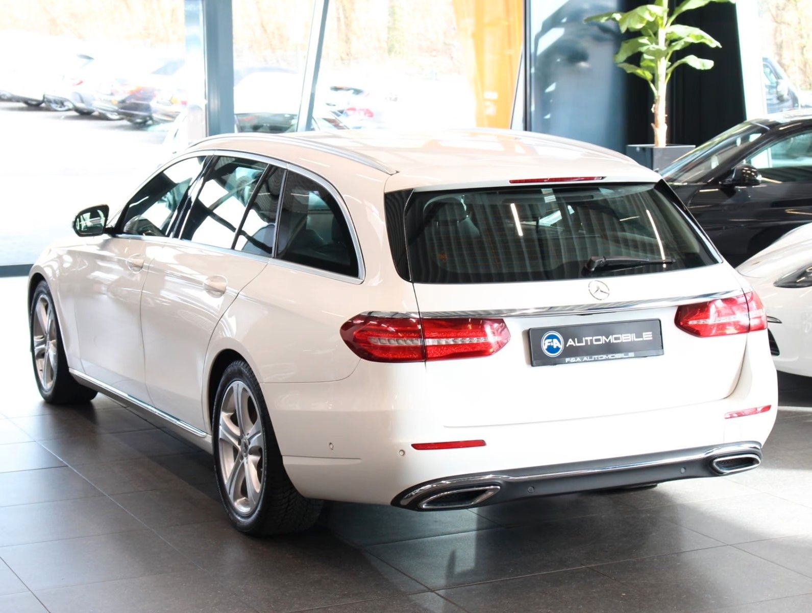 Fahrzeugabbildung Mercedes-Benz E 350 d T Avantgarde 9G 360°+LED+2.Hand