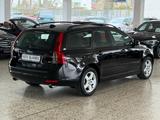 Volvo V50 Kombi T5 AWD Momentum/Automatik/GSD - Volvo V50 Momentum mit Benzin-Antrieb