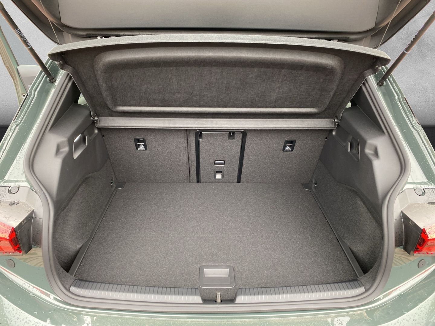 Fahrzeugabbildung CUPRA Born VZ 240 KW 79 kWh*NAVI*PANO*CAM*Sportsitze*N
