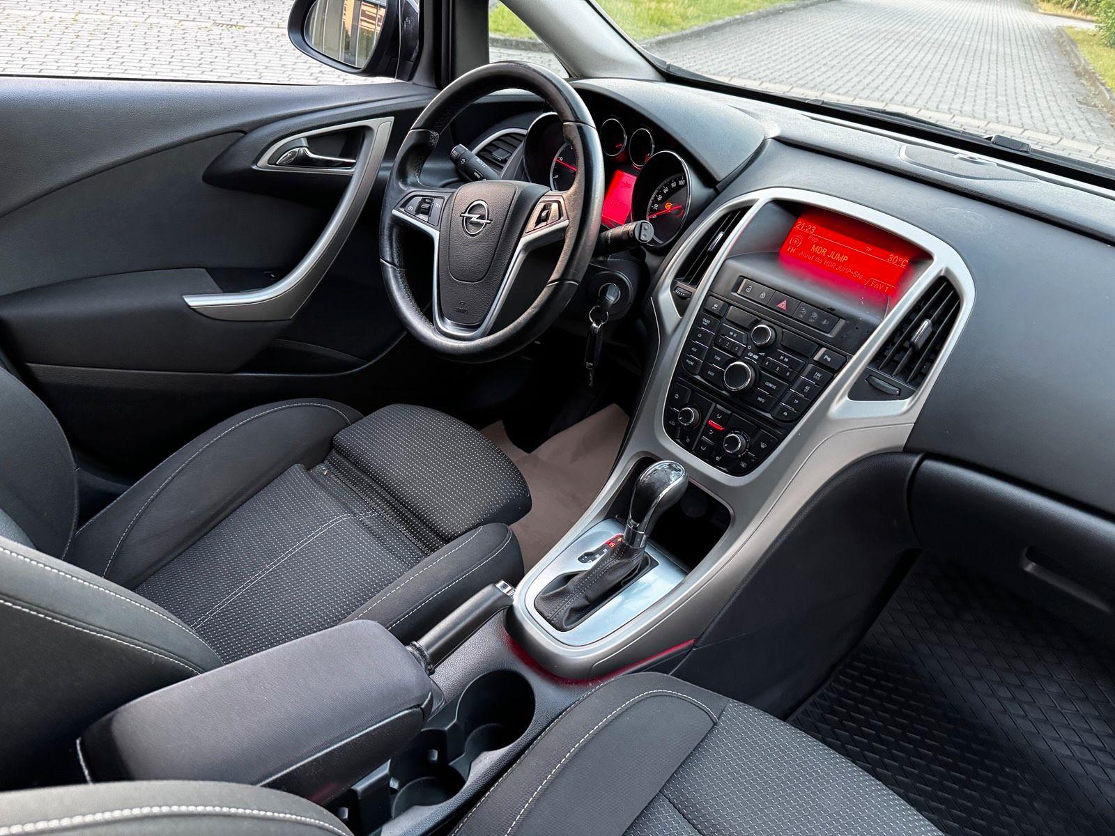 Opel Astra 2012 — photo 6