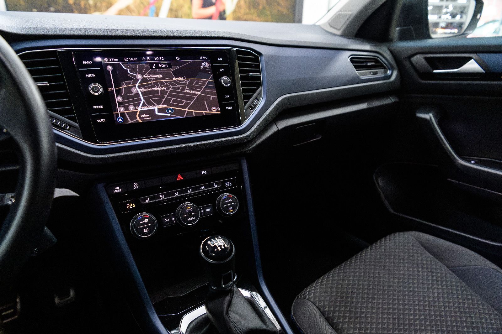 Fahrzeugabbildung Volkswagen T-Roc 1,5 United+LM+SH+PDC+Drive Mode+Digi Cockp