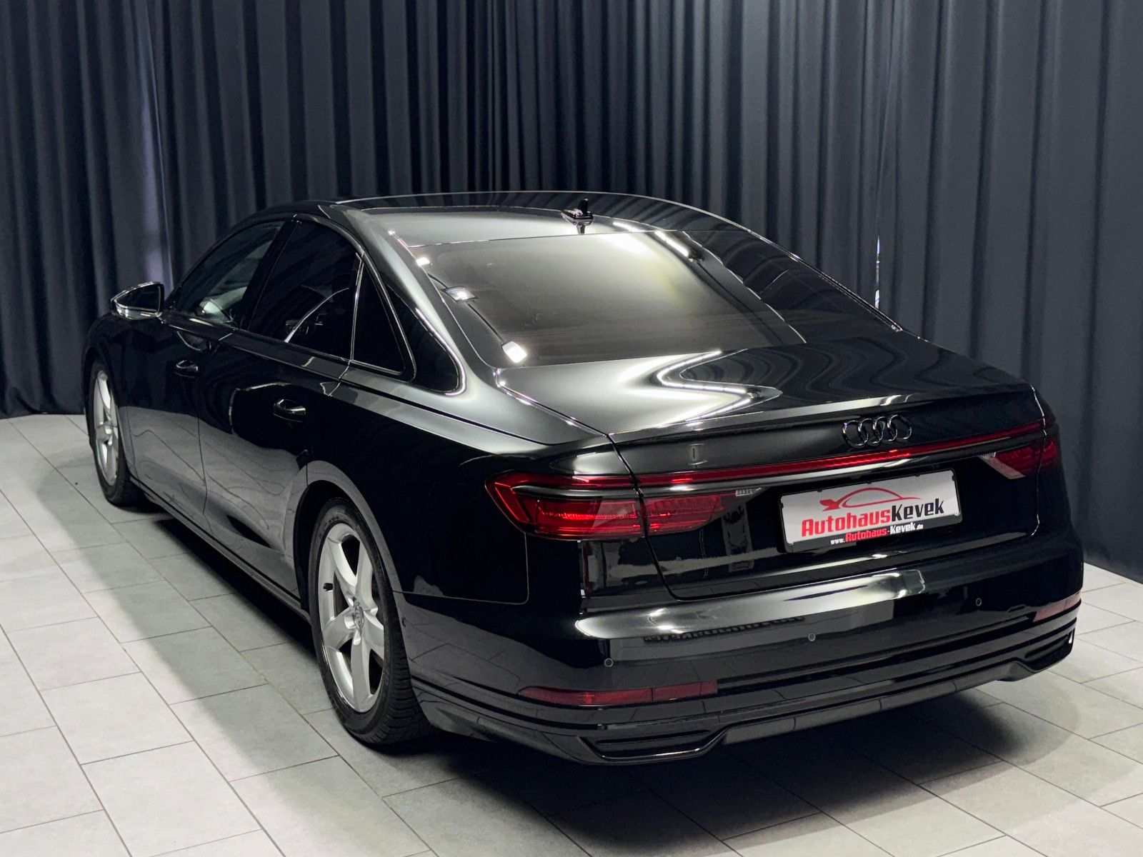 Fahrzeugabbildung Audi A8 50 TDI quattro|B&O|HUD|PANO|MATRIX