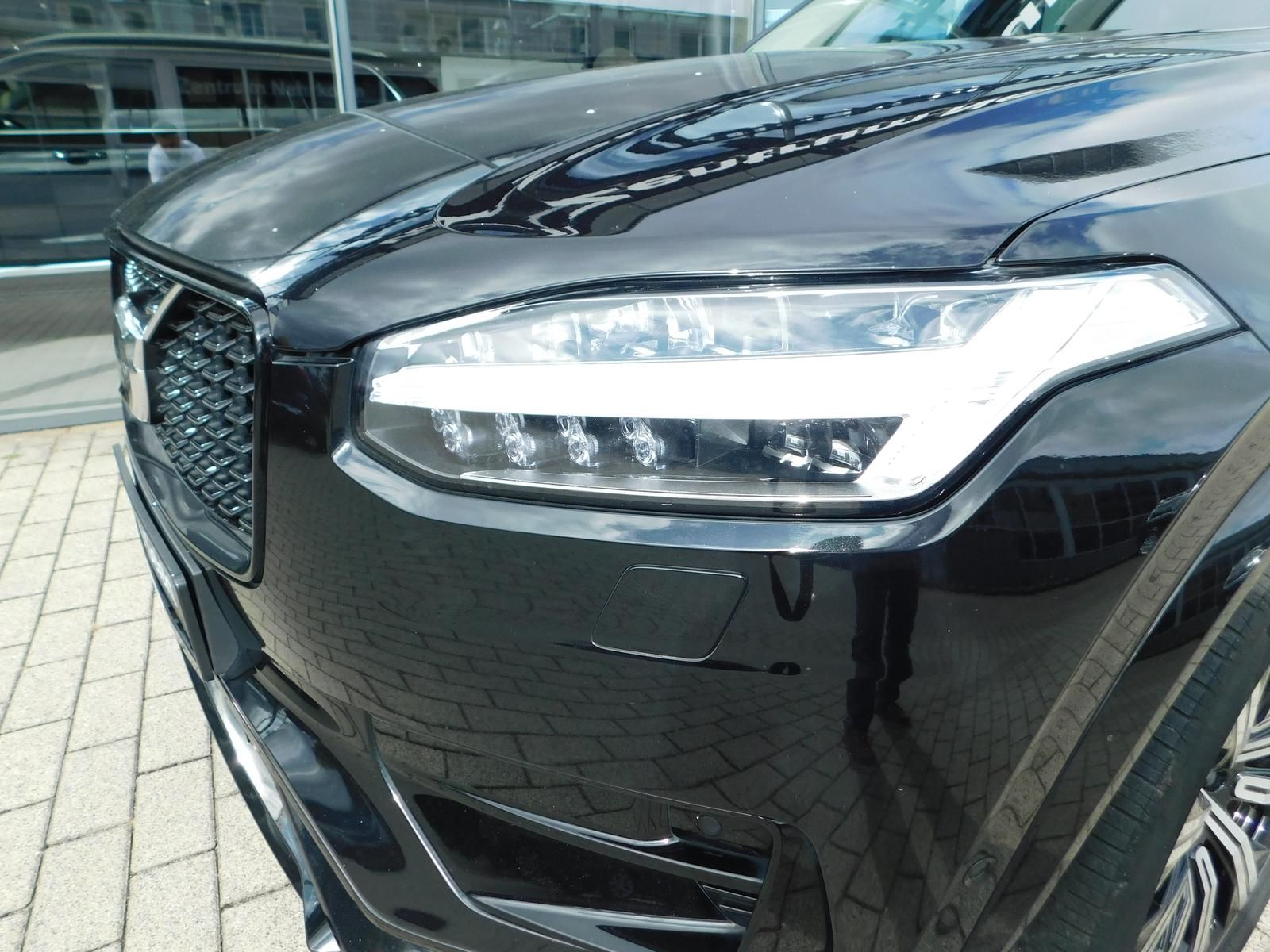 Fahrzeugabbildung Volvo XC90 B5 D Plus Dark