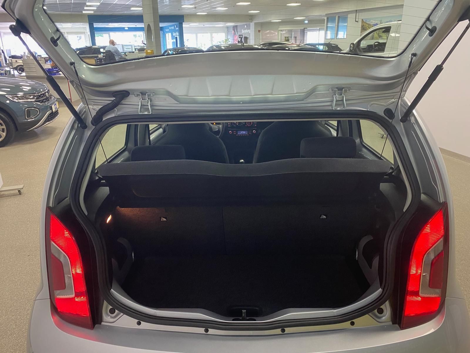 Fahrzeugabbildung Volkswagen up! move up! KLIMA+PDC+SITZHEIZ+Metallic+Allwett