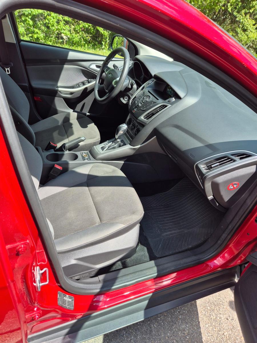 Ford Focus 2011 — photo 12