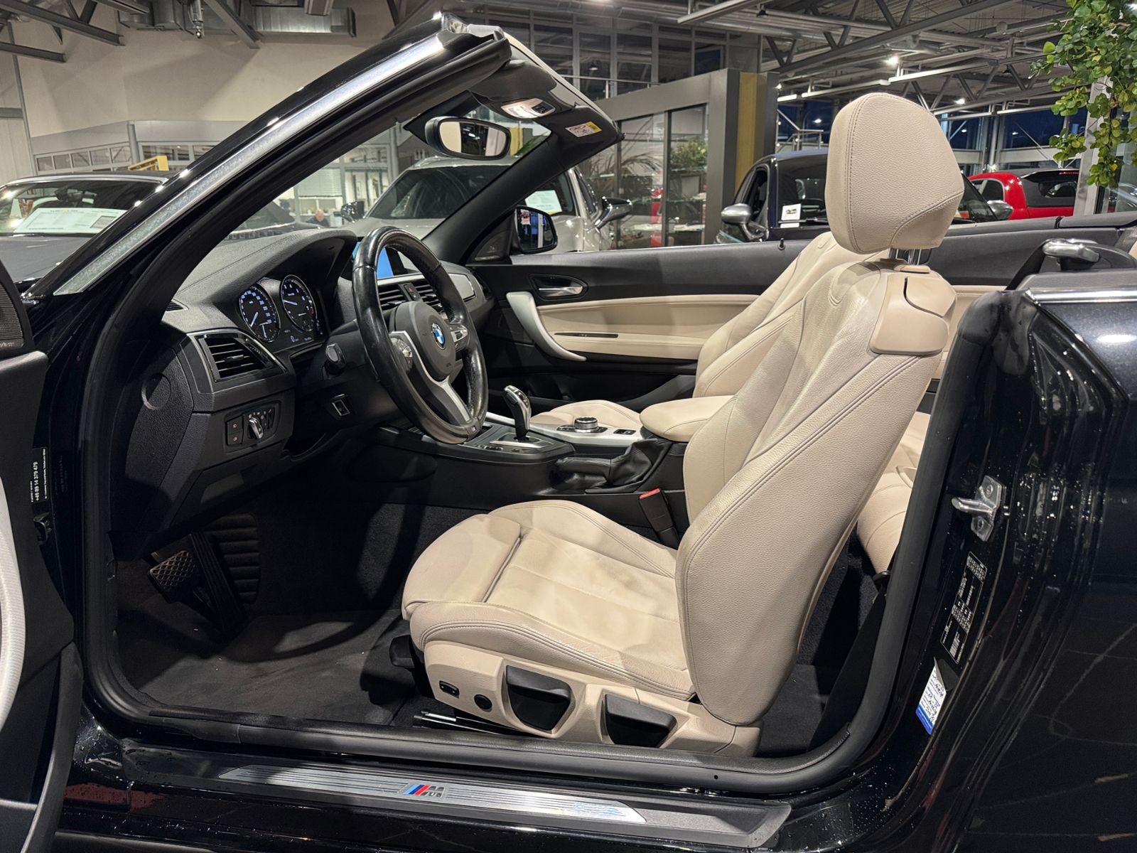 Fahrzeugabbildung BMW 230i Cabrio M Sport LED NAVI ALU