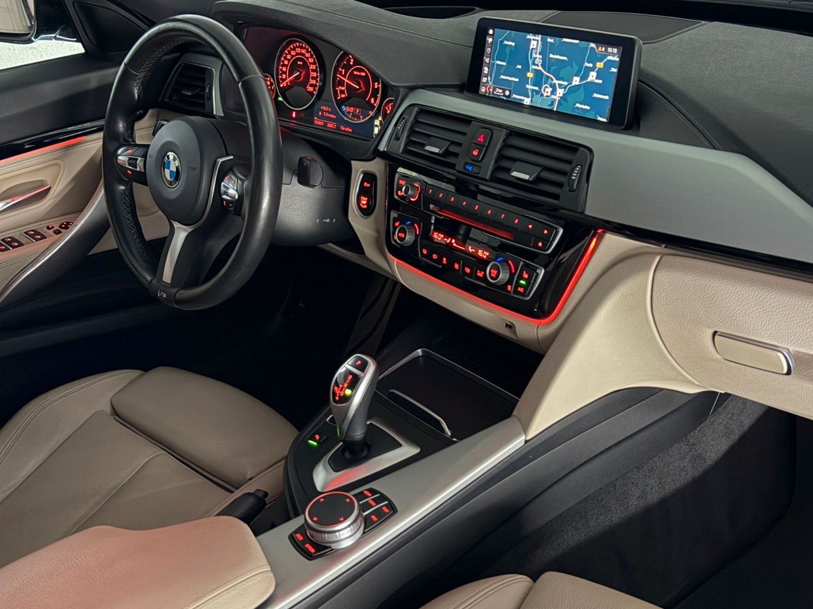 Fahrzeugabbildung BMW 335 d xDrive M SPORT/LED/HuD/PANO/KAMERA/MEMORY