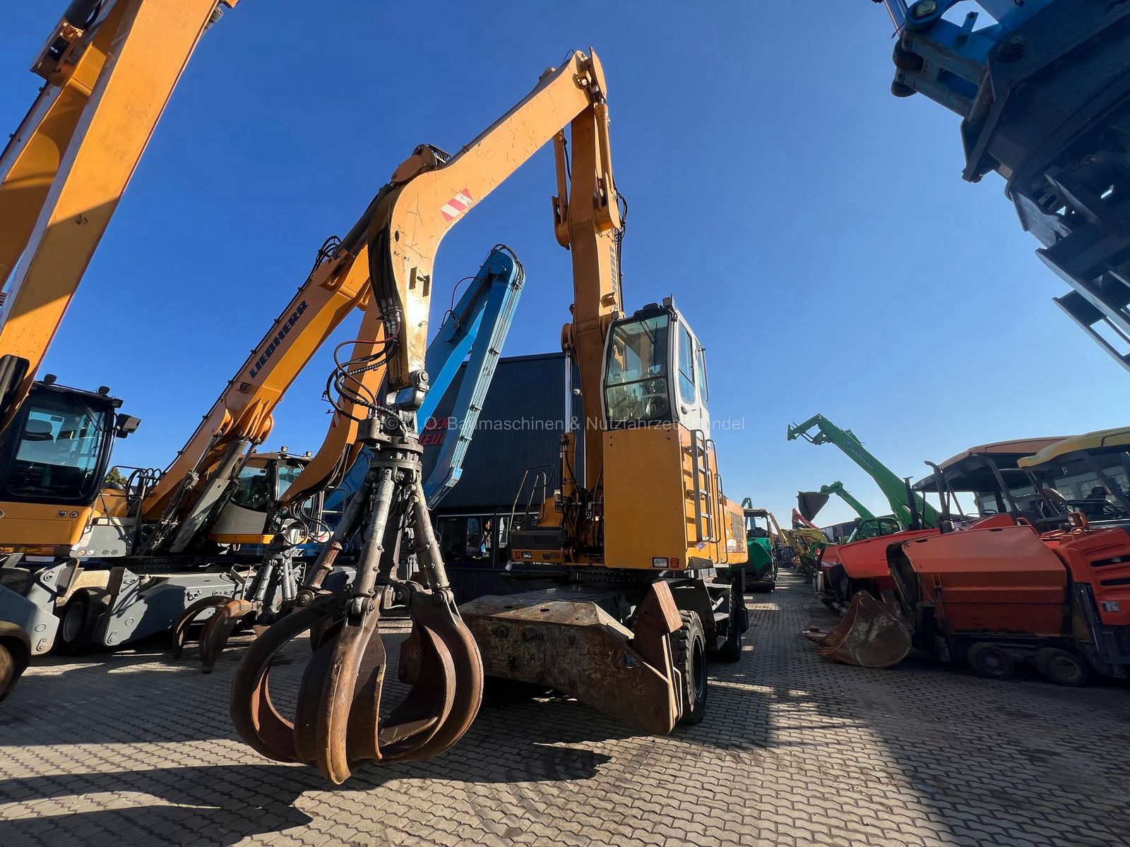 Fahrzeugabbildung Liebherr A 934 C Litronic