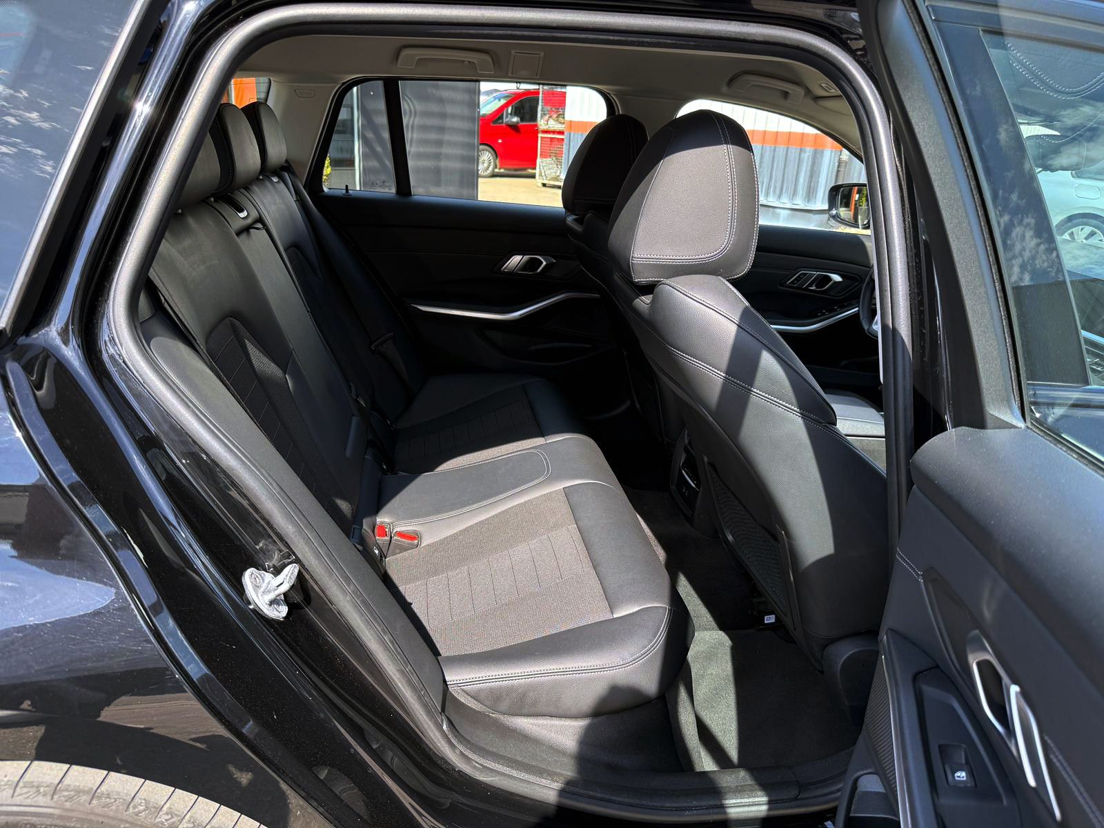 Fahrzeugabbildung BMW 320d Touring Sport-Line ACC AHK 360° LED BT AMBI