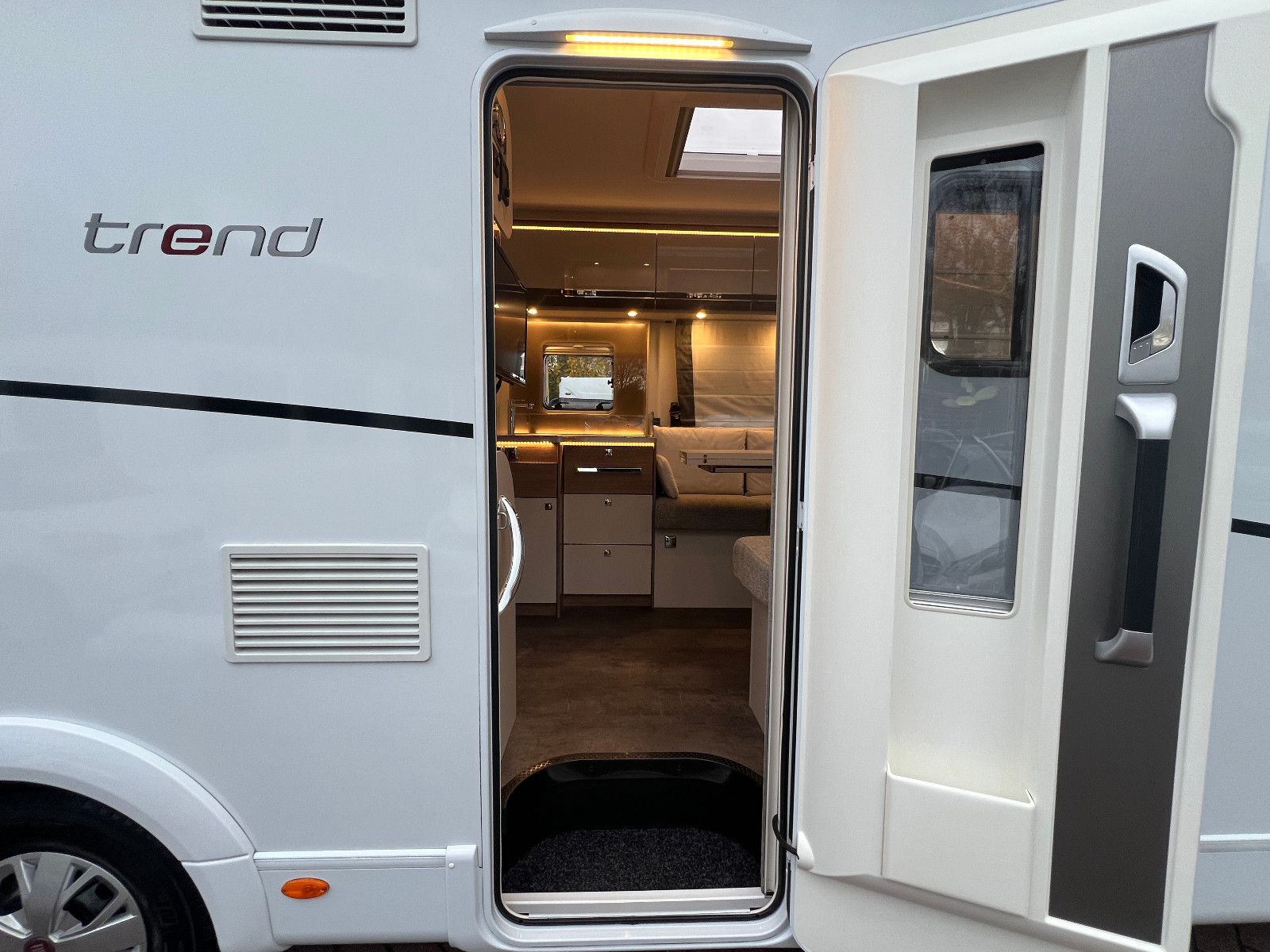 Fahrzeugabbildung Dethleffs Trend I 7057 DBL EBL SOLAR SAT TV LOUNGE 1.HAND