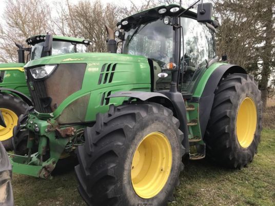 John Deere 6210R