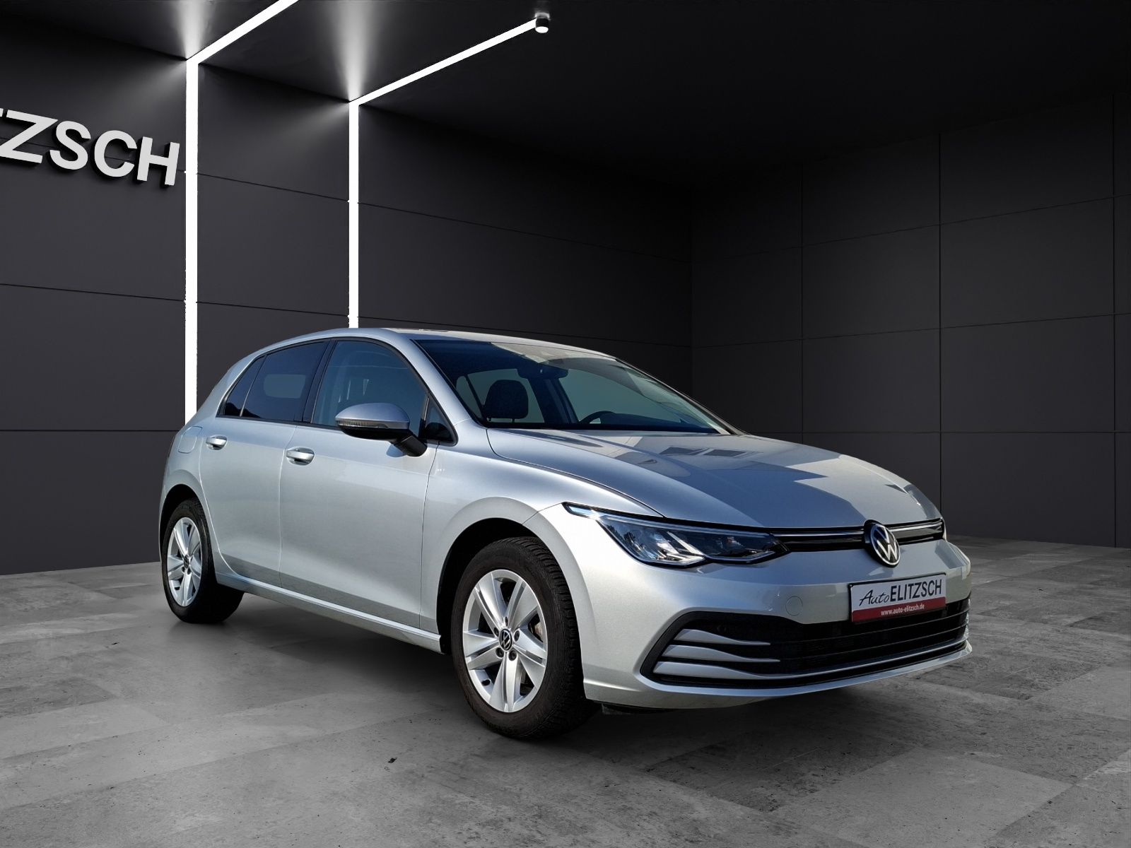 Fahrzeugabbildung Volkswagen Golf VIII TSI Kamera ACC Navi LED