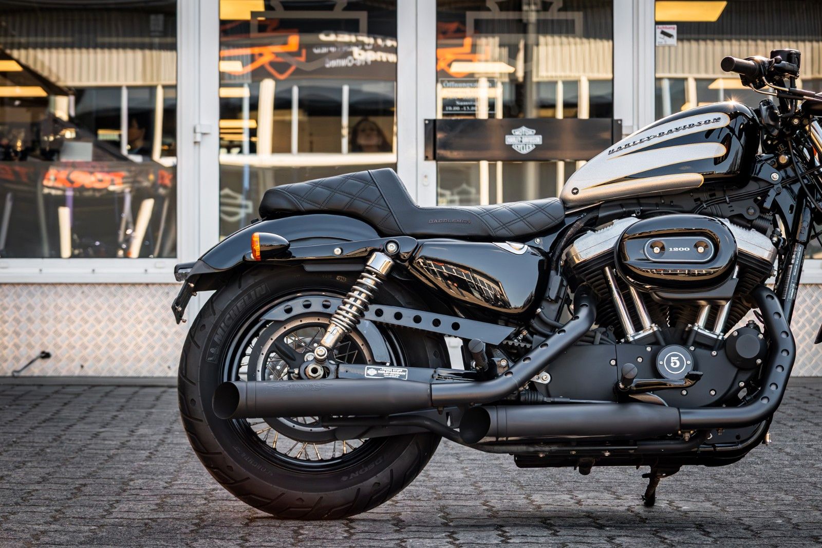 Fahrzeugabbildung Harley-Davidson XL1200X SPORTSTER FORTY-EIGHT - Remus -