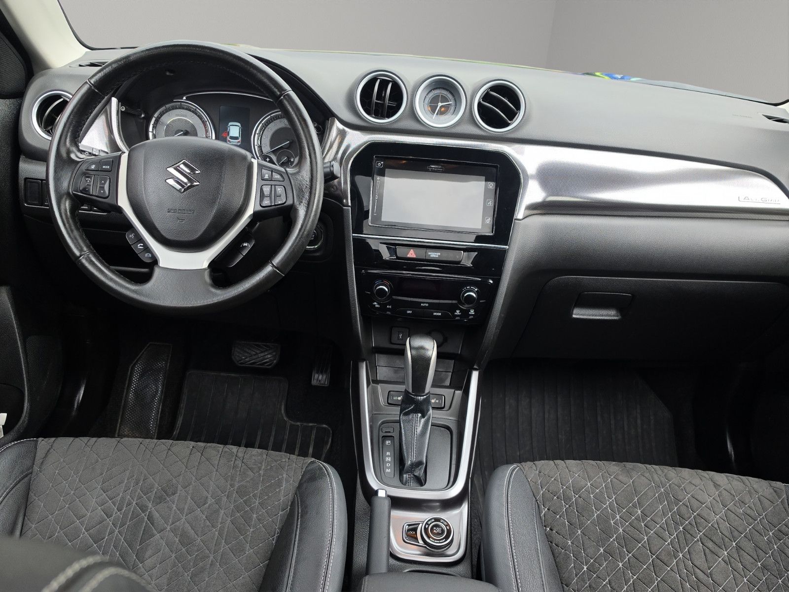 Fahrzeugabbildung Suzuki Vitara 1.4 Comfort+ 4x4 Automatik Panoramadach