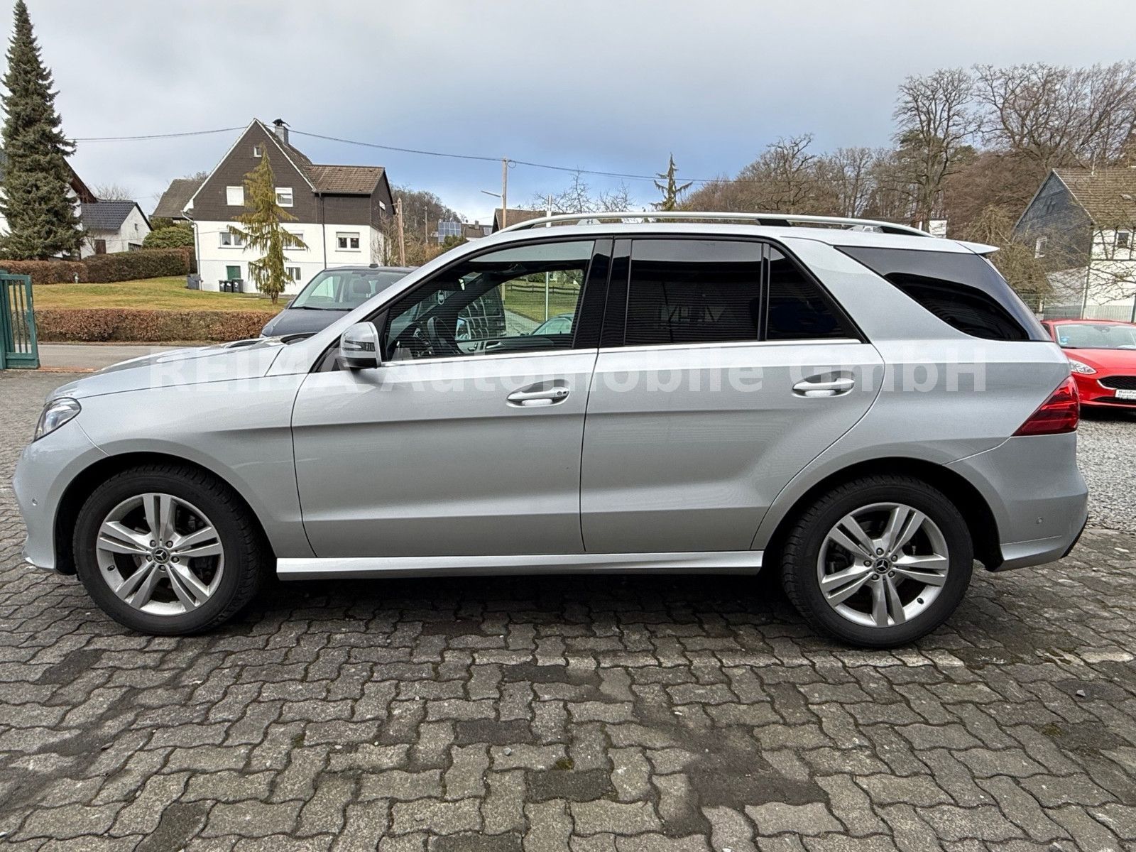 Fahrzeugabbildung Mercedes-Benz GLE 250 d AMG-Paket, LED, H&K, DAB, Leder