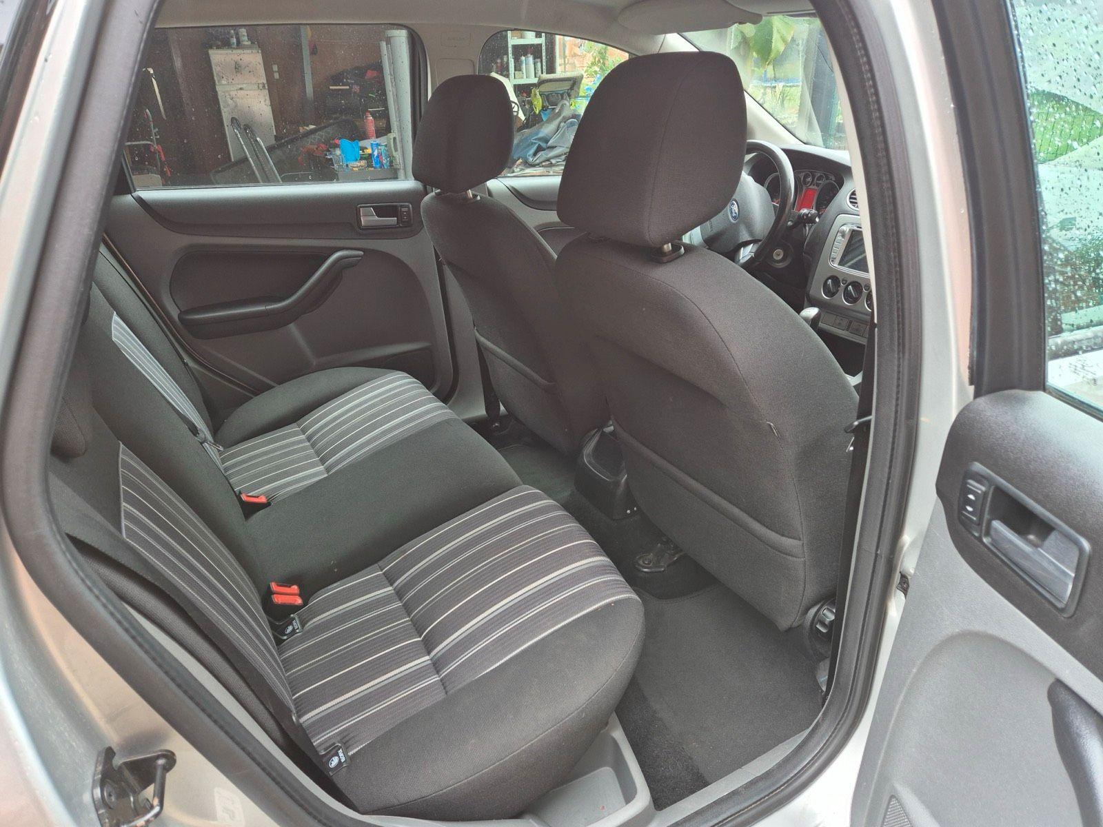 Ford Focus 2009 — photo 8