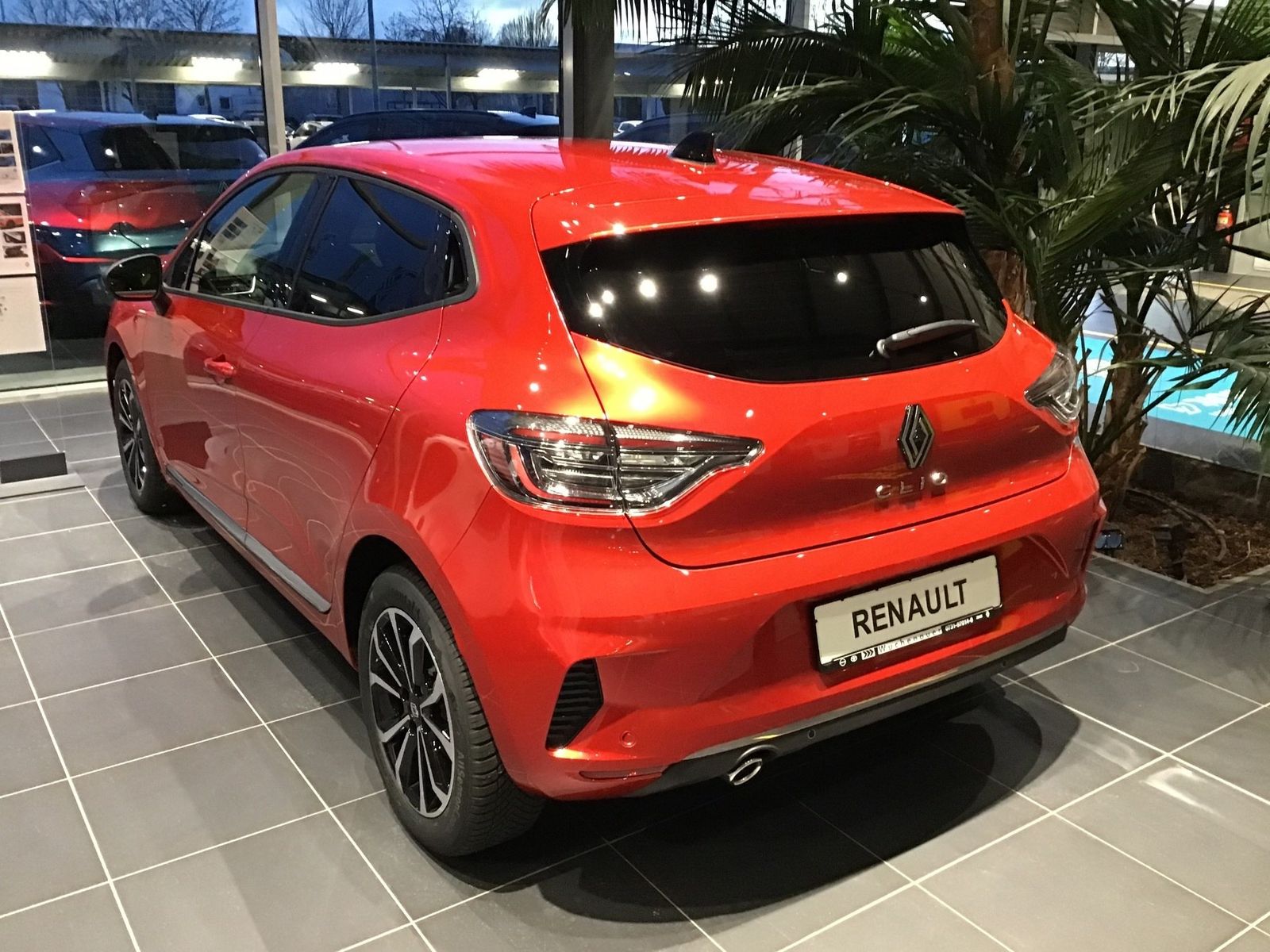 Fahrzeugabbildung Renault Clio TCe 90 TECHNO/NAVI/360°KAMERA/SHZ/EPH/GJR/