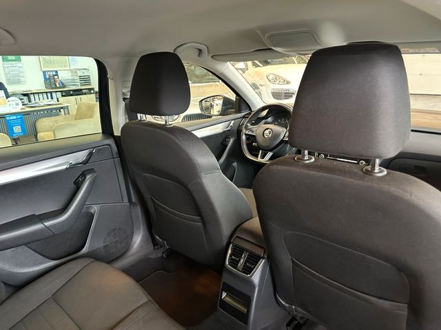 Skoda Octavia Combi Style *Xenon*Klima*ACC*
