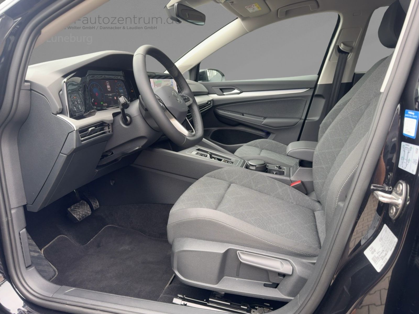 Fahrzeugabbildung Volkswagen Golf VIII 2.0 TDI Life Alu LED Standhz. Navi Kam