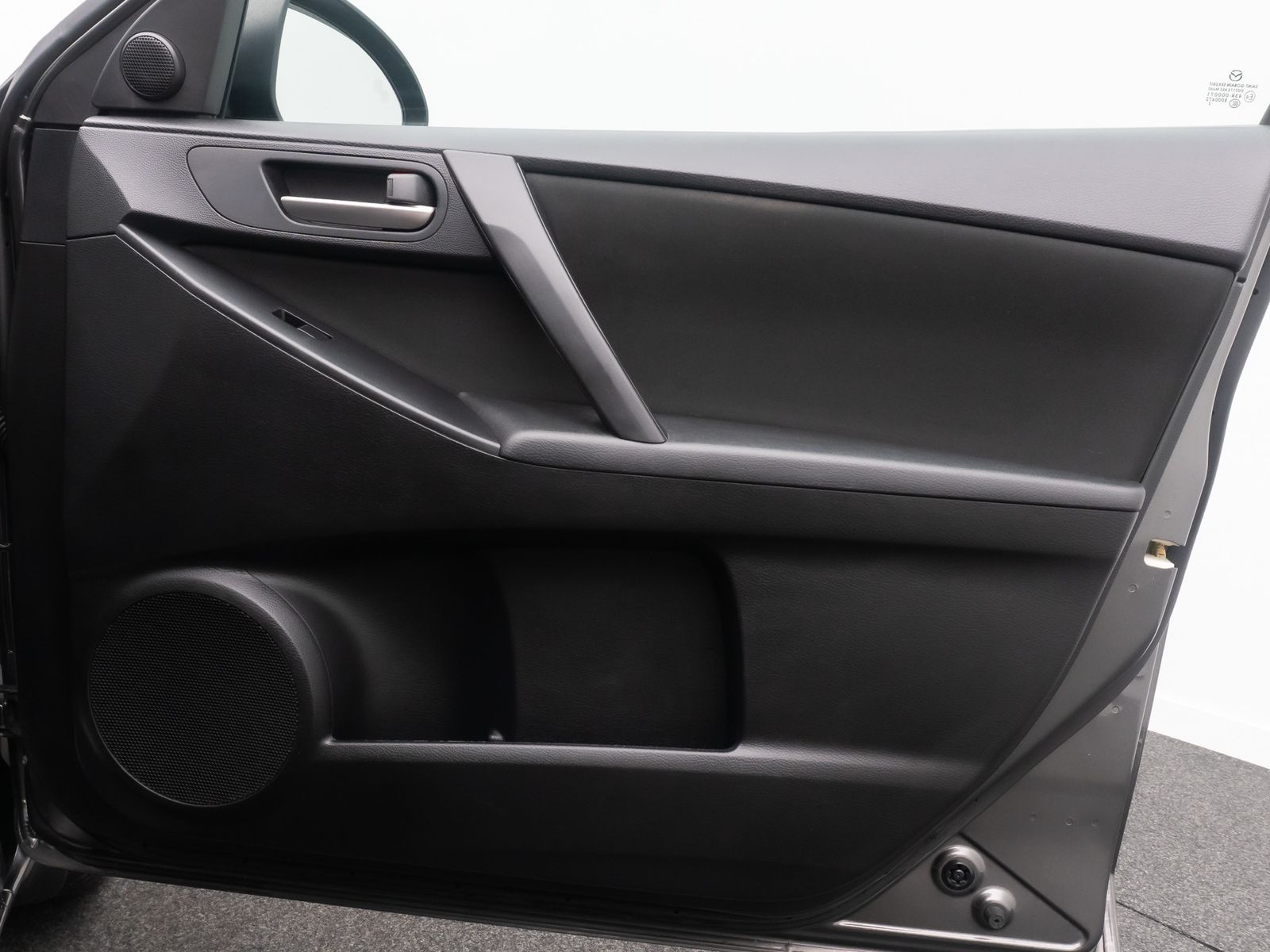 Fahrzeugabbildung Mazda 3 2.0 Edition HiFi GeschwindigReg PDC Totwinkel