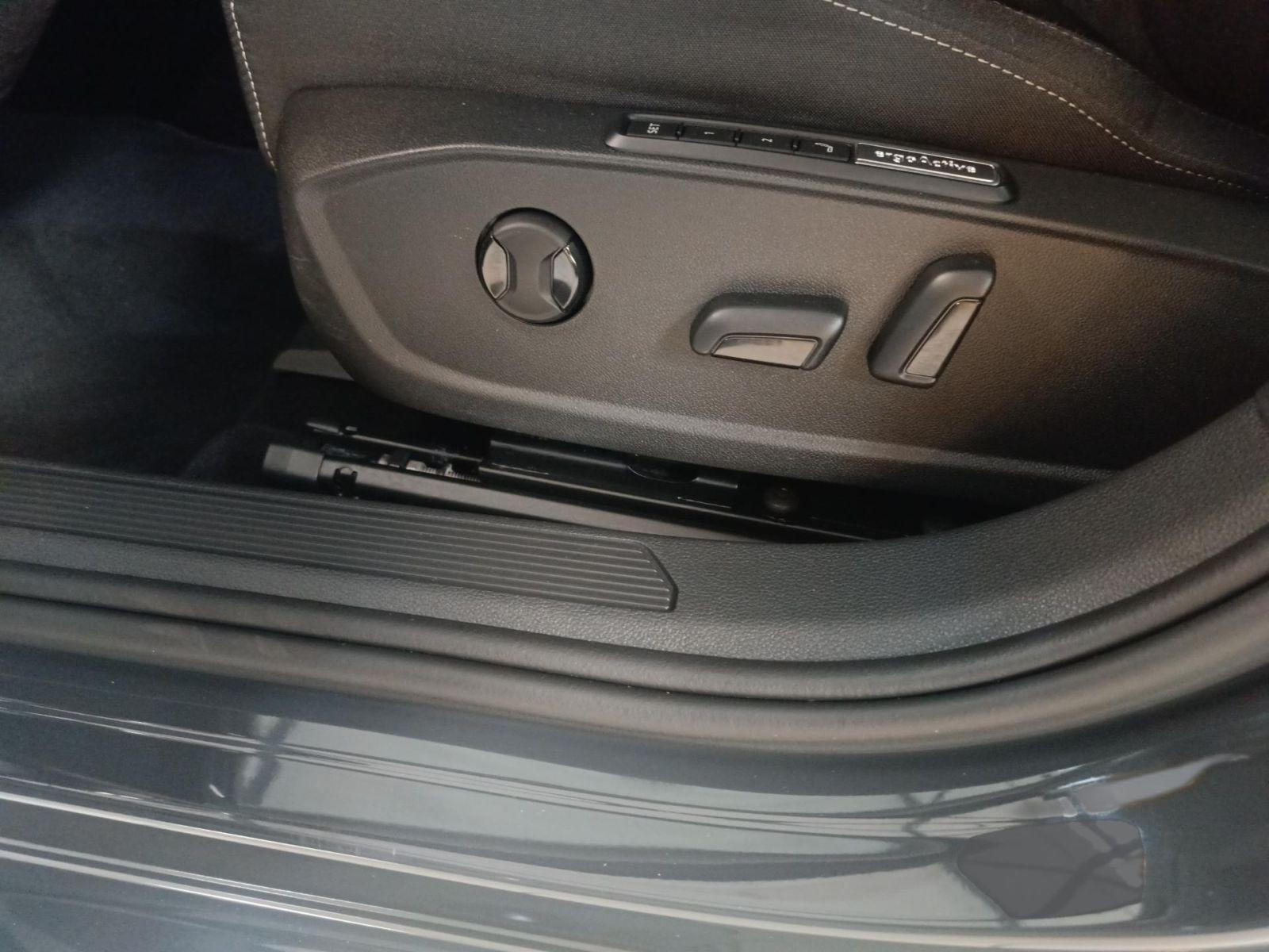 Volkswagen Golf VIII 1.5 eTSI Style DSG *PANO*R-CAM*SHZ*, миниатюра 15