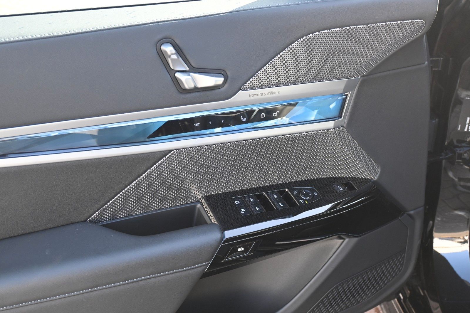 Fahrzeugabbildung BMW 740 d xDrive M Sport*PANO*Shadow*MIETKAUF