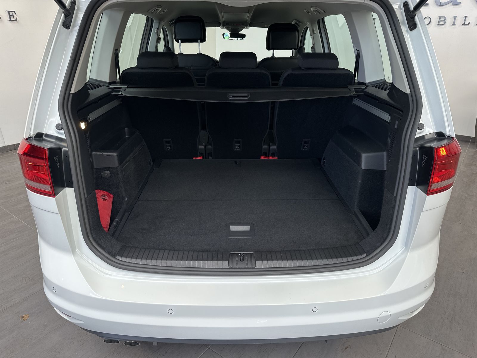 Fahrzeugabbildung Volkswagen Touran 2.0 TDI DSG Highline NAV+LED+ACC+KAM