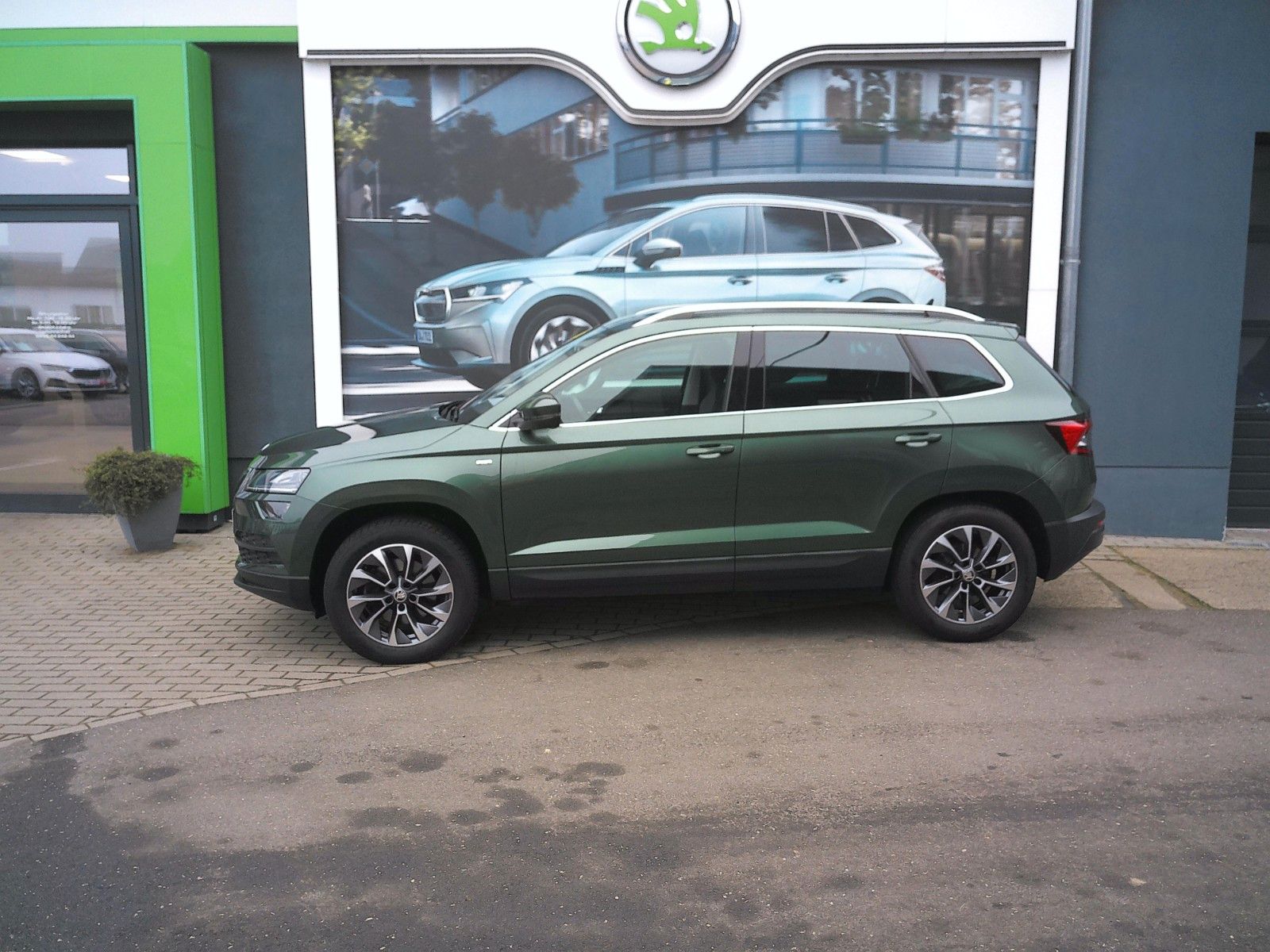 Fahrzeugabbildung SKODA Karoq Drive 125 4x4 2.0 TDI LED DSG Navi AHK Rük