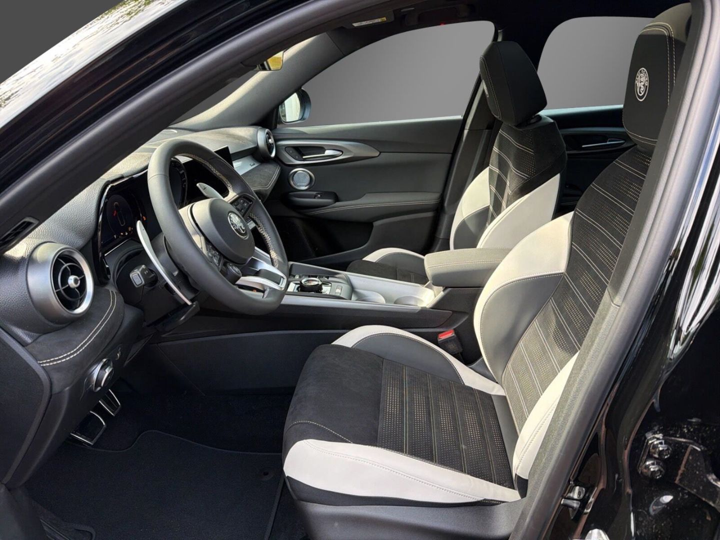 Fahrzeugabbildung Alfa Romeo Tonale SportSpeciale-Ibrida175-MY26-Panoramadach