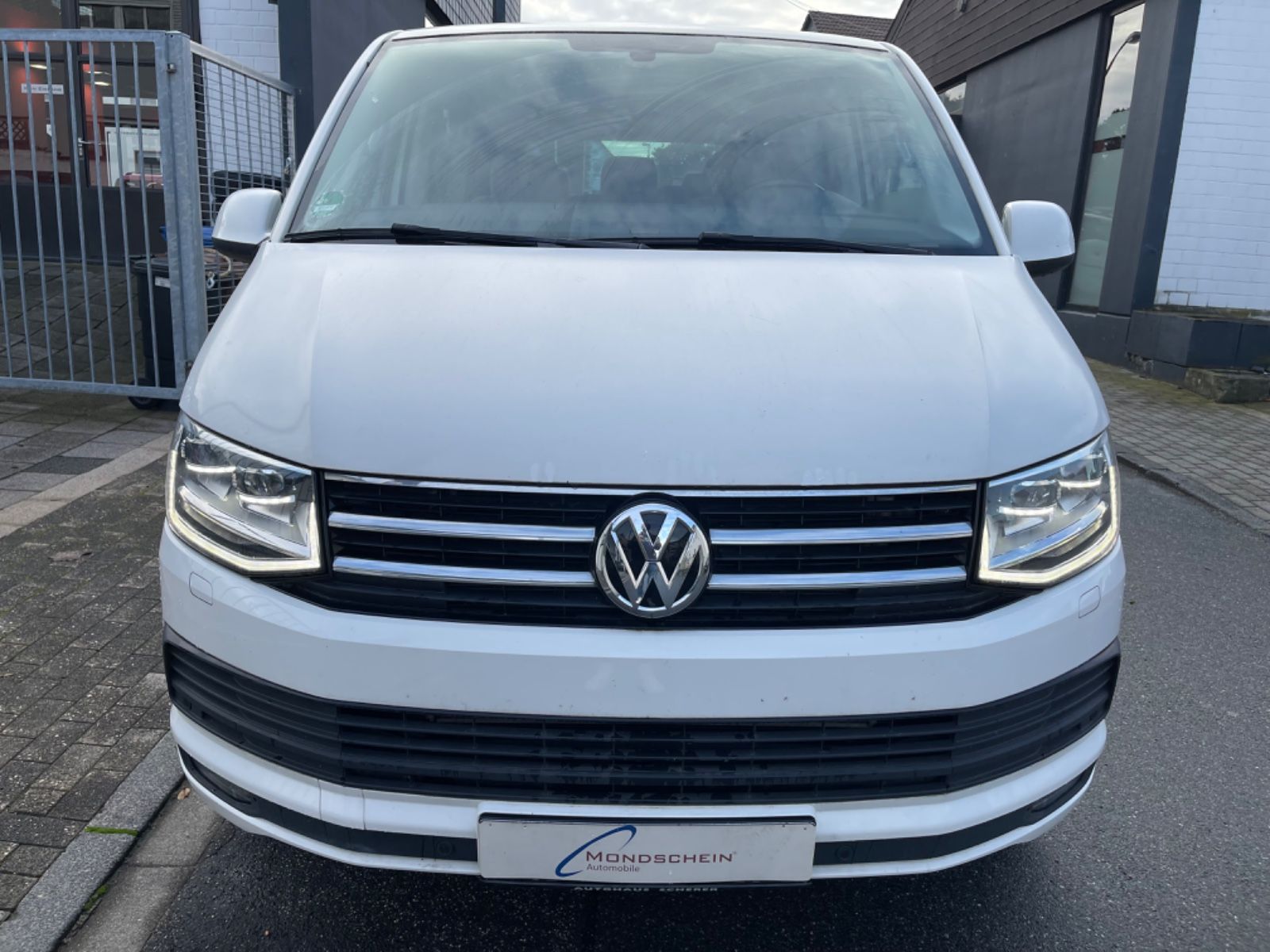 Fahrzeugabbildung Volkswagen T6 Caravelle Comfortline lang 9Sitze Automatik