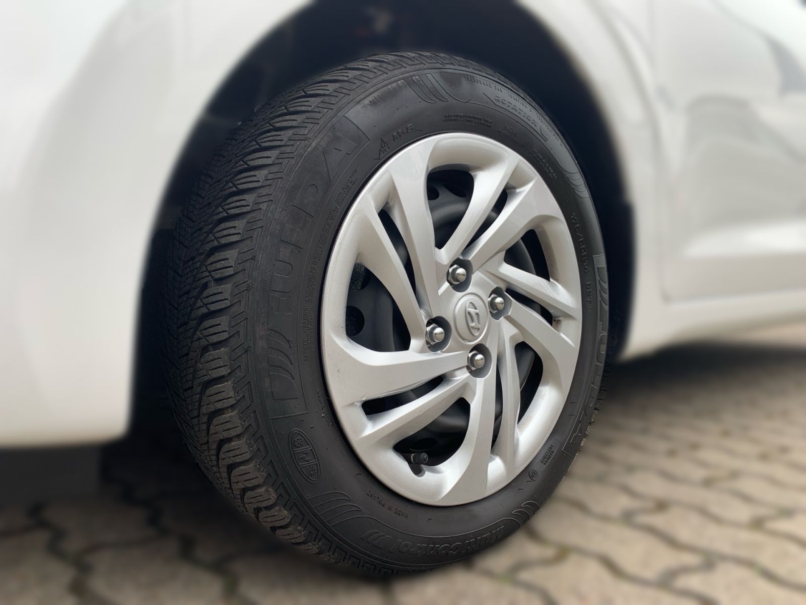 Fahrzeugabbildung Hyundai i10 1.0 Select 1 Hd Allwetter