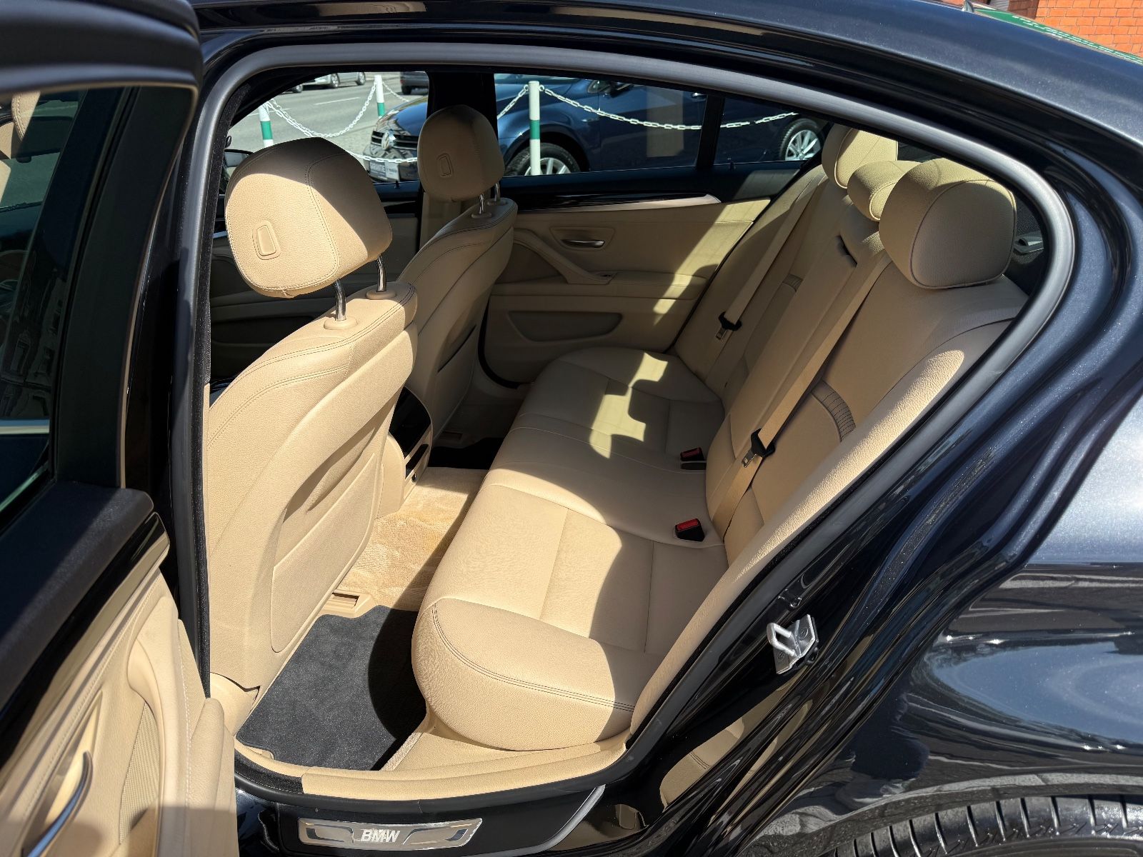 Fahrzeugabbildung BMW 535 i xDrive Luxury Line NAVI LED LEDER HEAD-UP