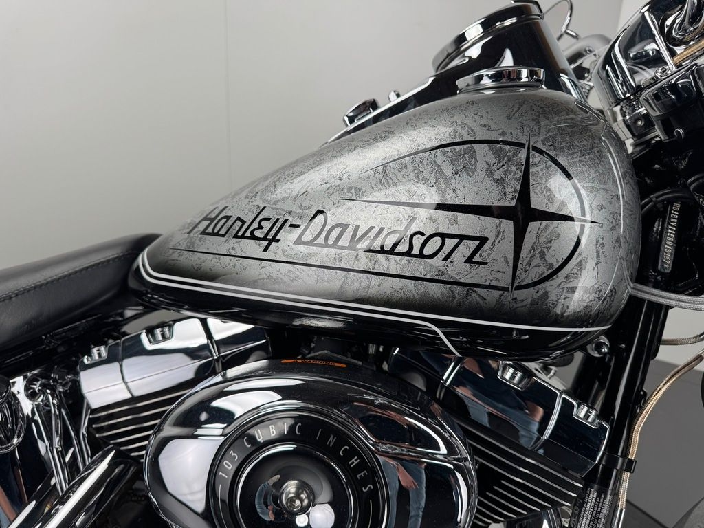Fahrzeugabbildung Harley-Davidson SOFTAIL HERITAGE *ShinyGreyStar *Costum