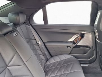 BMW 740 - 11