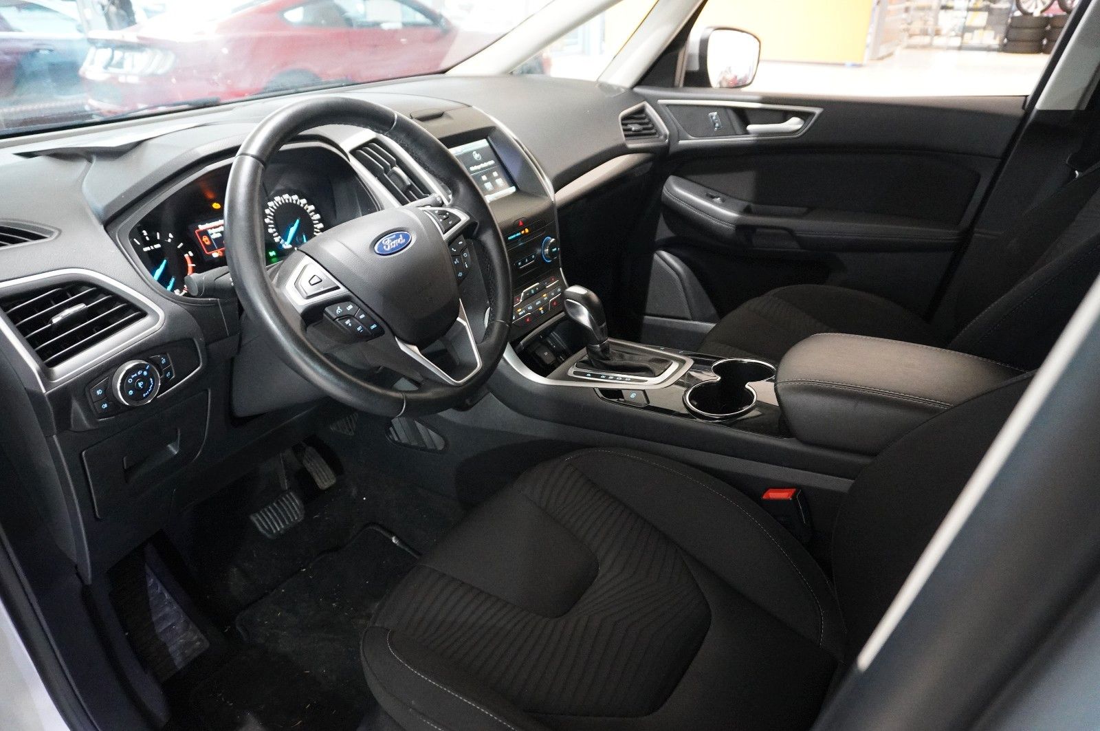 Fahrzeugabbildung Ford S-Max 2.0D BUSINESS 4X4 7-SITZE NAVI/SH/PDC/TEMP