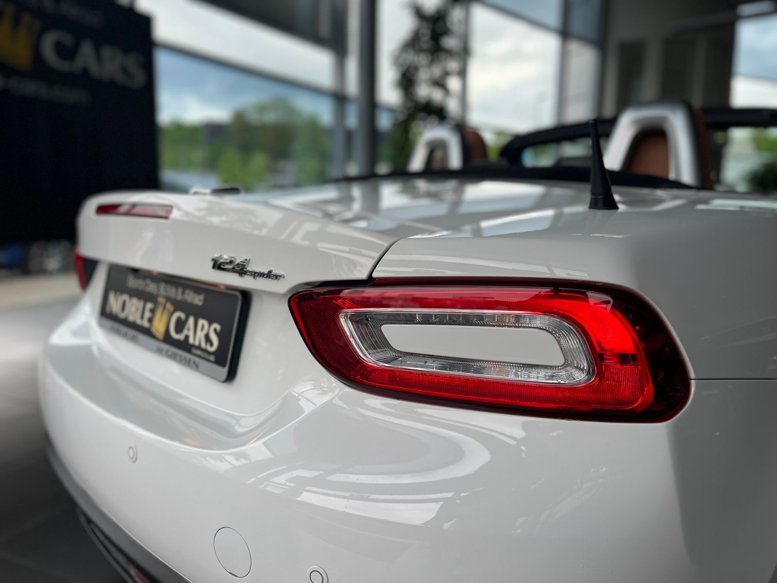 Fahrzeugabbildung Fiat 124 Spider Lusso KLIMA LED NAVI ALU