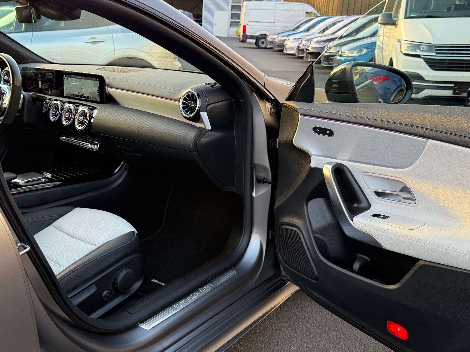 Fahrzeugabbildung Mercedes-Benz CLA 250 SB AMG-Line ACC Leder LED Memory Kamera