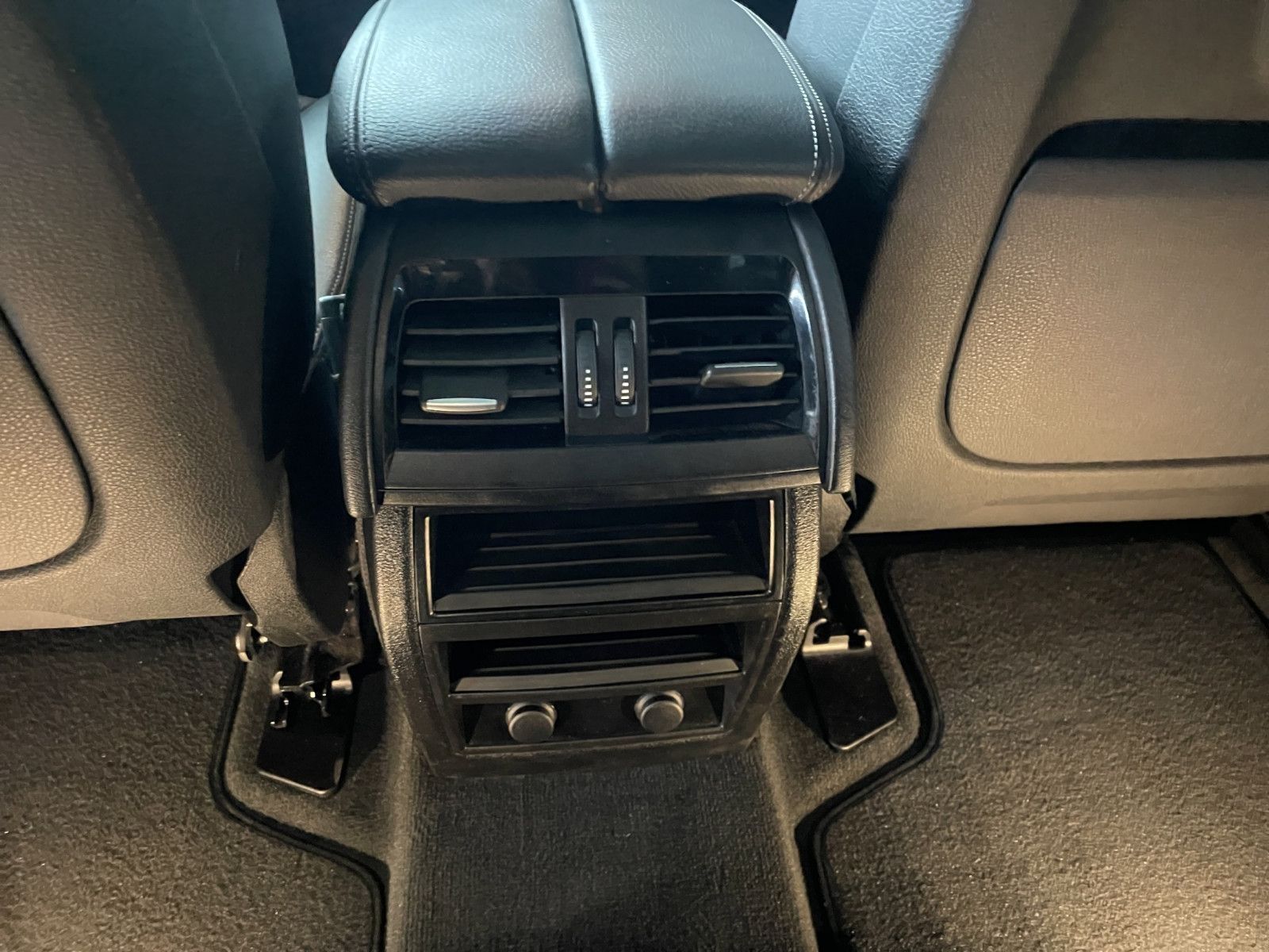 Fahrzeugabbildung BMW X5 xDrive 35 i *Pano*AHK*Sport-Paket M*Leder*