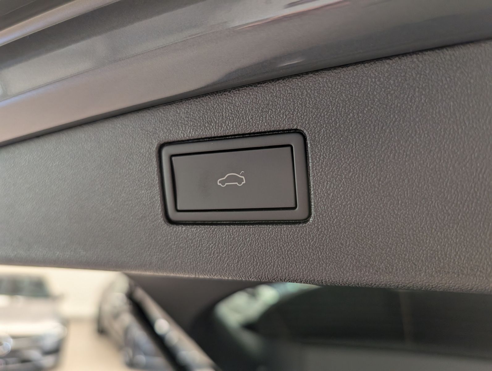 Fahrzeugabbildung Volkswagen Tiguan 2.0TDI R-Line 4M Pano H/K AHK Matrix 20"