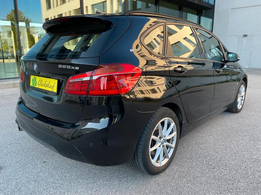 BMW 225