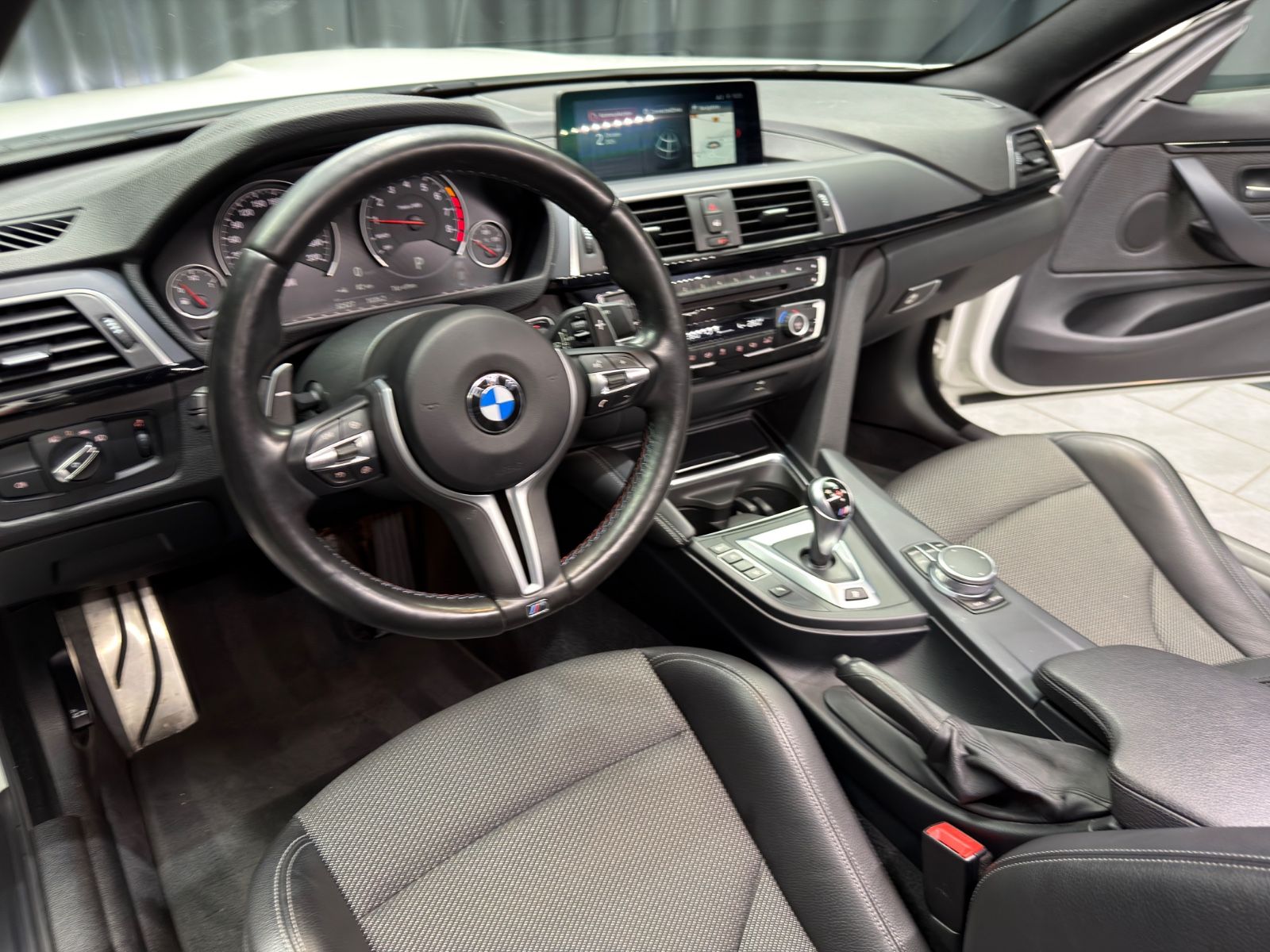 Fahrzeugabbildung BMW M4 Coupe DKG|NAVI|DEUTSCHES FAHRZEUG|LCI