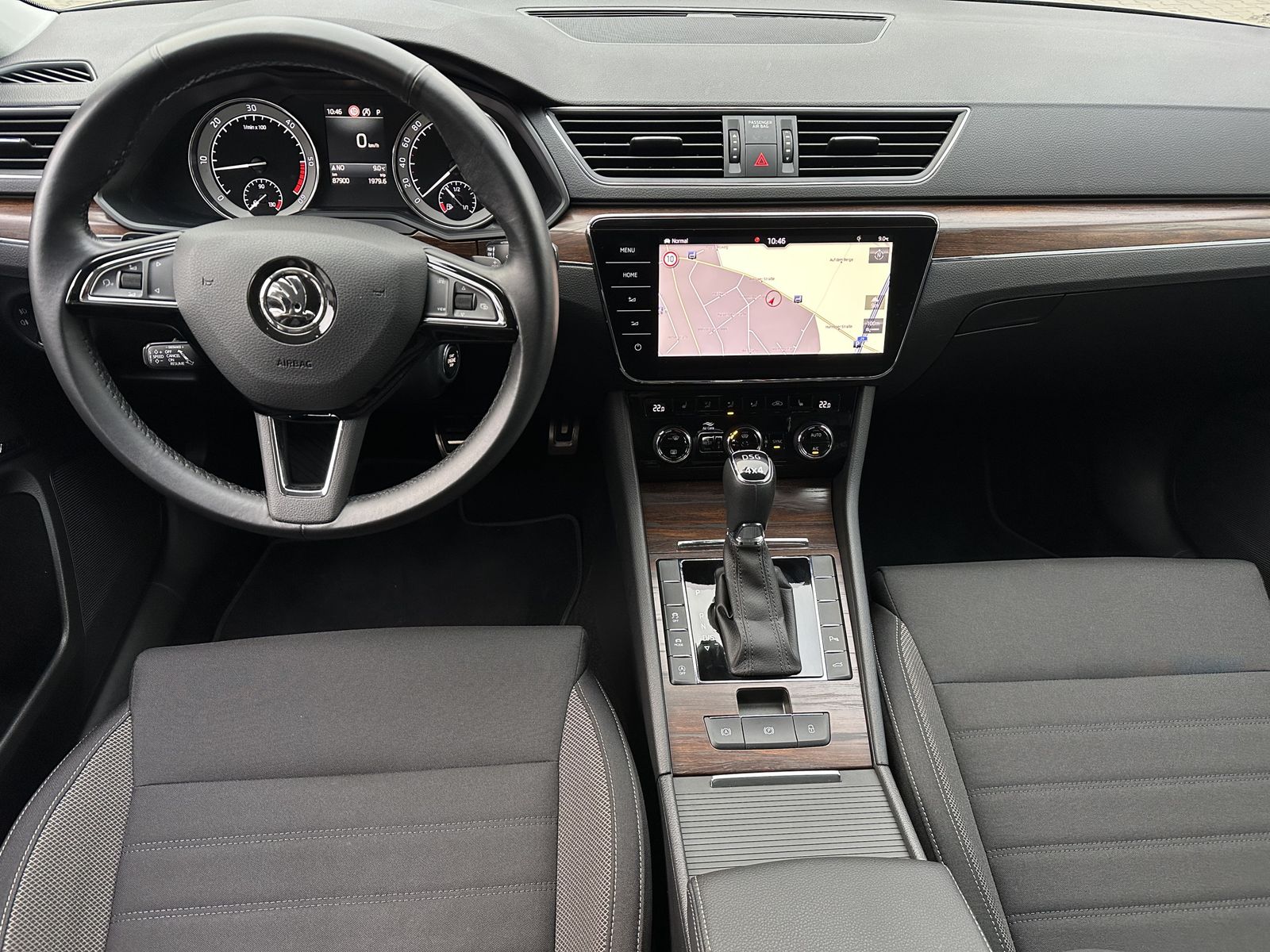 Fahrzeugabbildung SKODA Superb Combi 2.0 TDI 4x4 DSG Scout NAV+LED+AHK