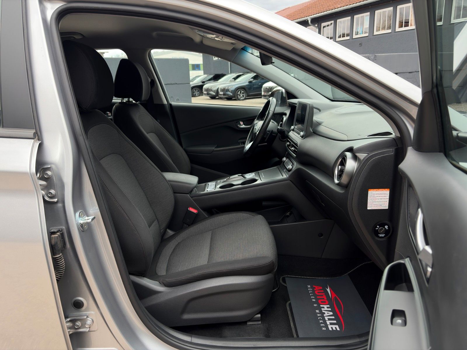 Fahrzeugabbildung Hyundai KONA E Select PDC CAM ACC SHZ LHZ CarPlay Navi