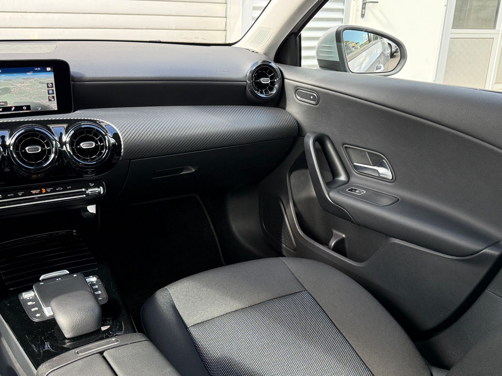 Fahrzeugabbildung Mercedes-Benz A 180 d Lim. Sedan Aut DAB GRA Navi Kamera SHZ
