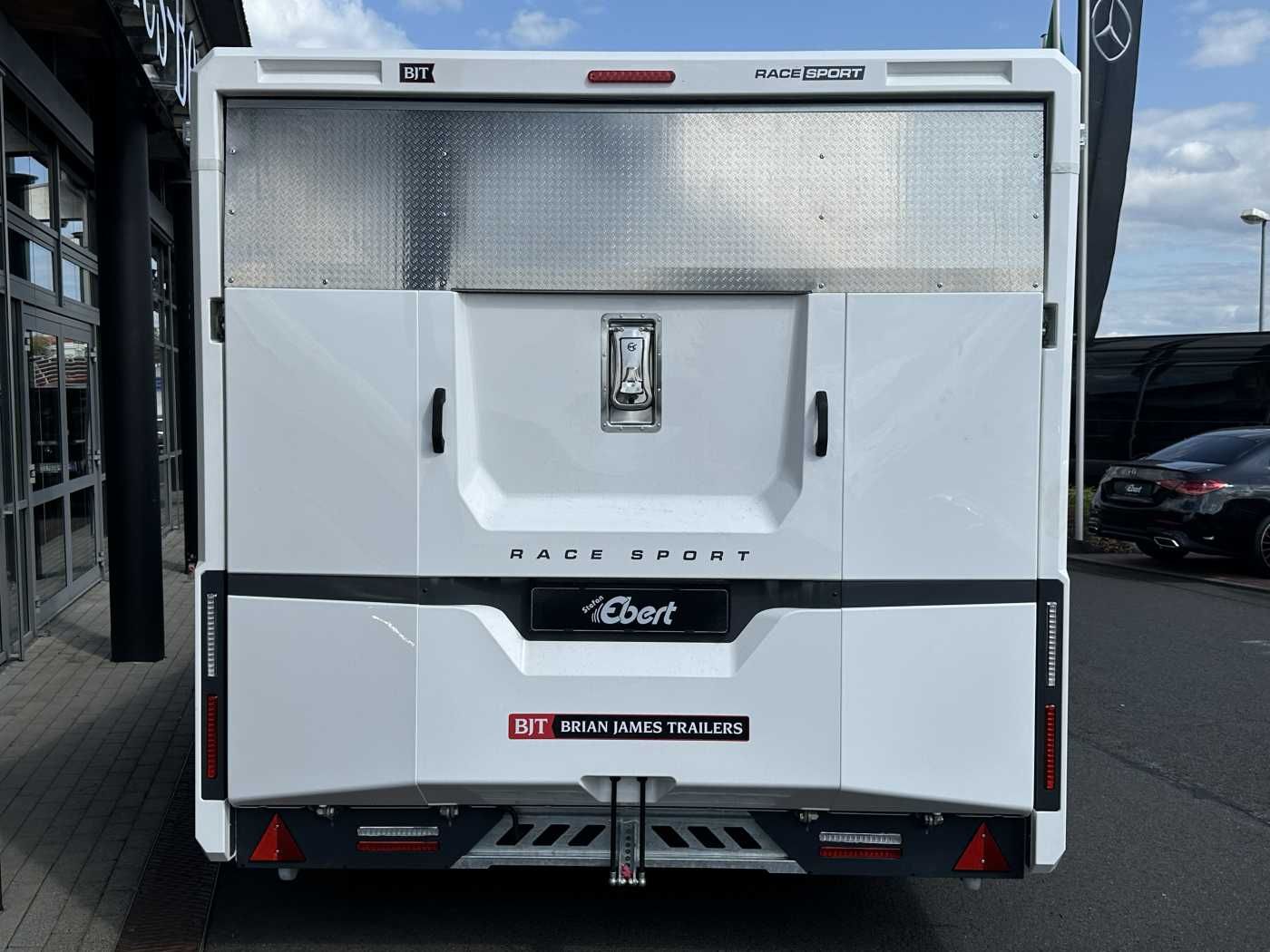 Fahrzeugabbildung Brian James Brian James Race Sport Länge: 5,03 m / 3.000 kg