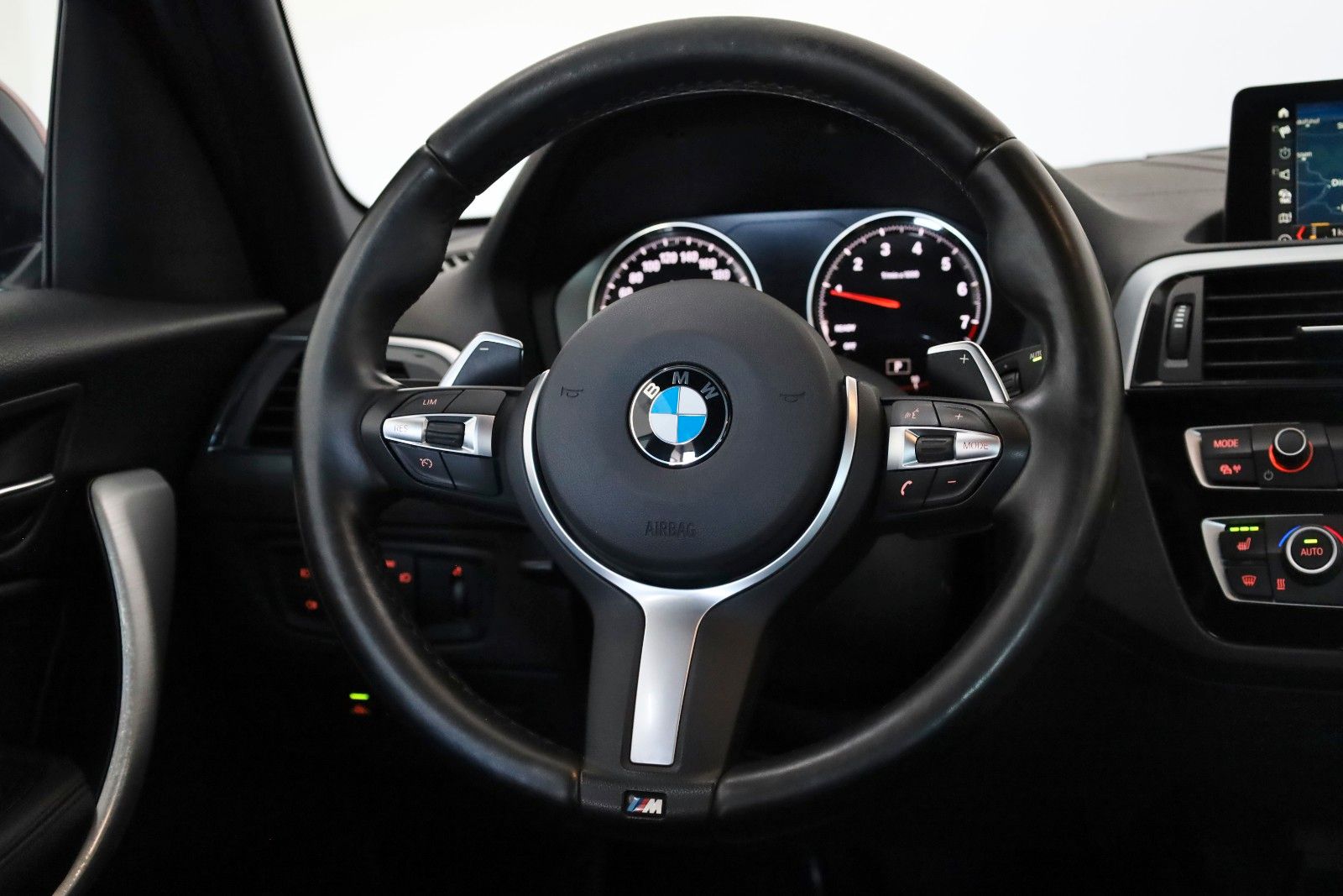 Fahrzeugabbildung BMW 125i M Sport 5T Leder,Navi,LED,SH,Park Assistent