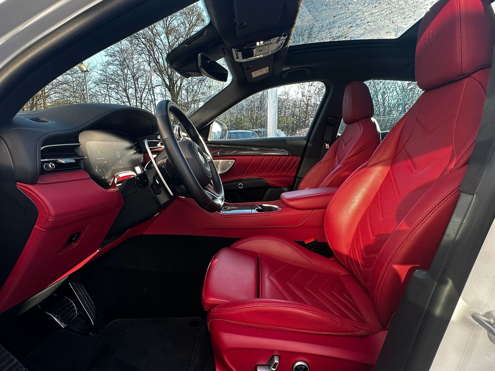 Fahrzeugabbildung Maserati Grecale Trofeo 3.0 V6 4WD PANO+CARB+360+VOLL+21"